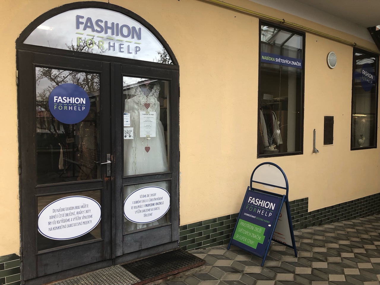 Prodejna Fashion for help ve Bystřici nad Pernštejnem